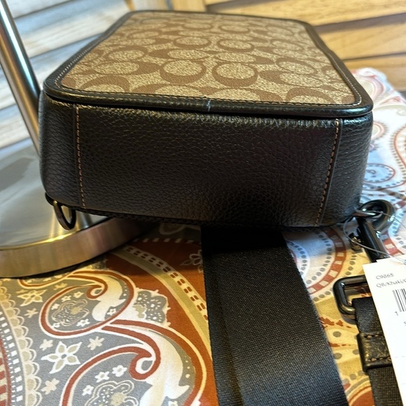 Coach Sullivan Pack In Blocked Signature Canvas, Brown, NWT. 10.5 x 6.5 - Picture 8 of 9